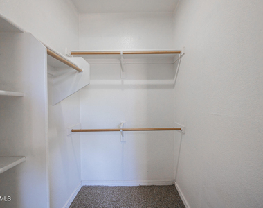 2929 W Yorkshire Drive - Photo Thumbnail 14