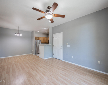 2929 W Yorkshire Drive - Photo Thumbnail 2