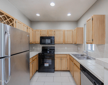 2929 W Yorkshire Drive - Photo Thumbnail 7