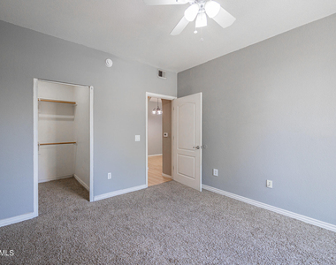 2929 W Yorkshire Drive - Photo Thumbnail 12
