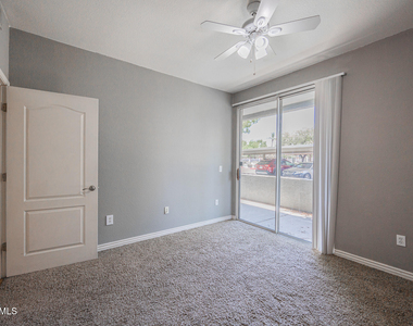 2929 W Yorkshire Drive - Photo Thumbnail 13