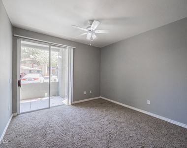 2929 W Yorkshire Drive - Photo Thumbnail 10