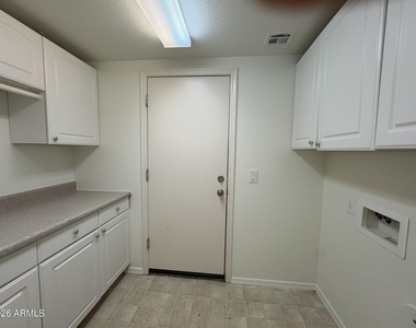 1381 E Laurel Place - Photo Thumbnail 5