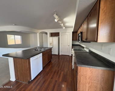1381 E Laurel Place - Photo Thumbnail 4