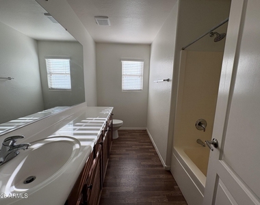 1381 E Laurel Place - Photo Thumbnail 12