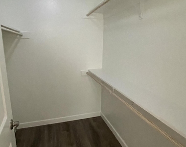 2920 E Michelle Drive - Photo Thumbnail 13