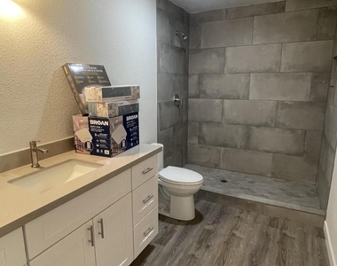 2920 E Michelle Drive - Photo Thumbnail 12