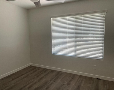 2920 E Michelle Drive - Photo Thumbnail 15