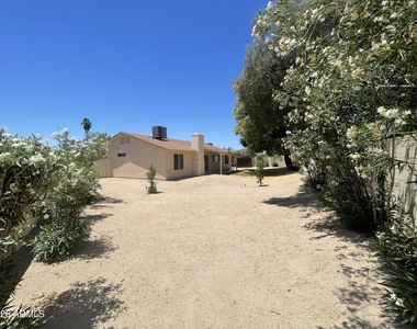 2920 E Michelle Drive - Photo Thumbnail 18