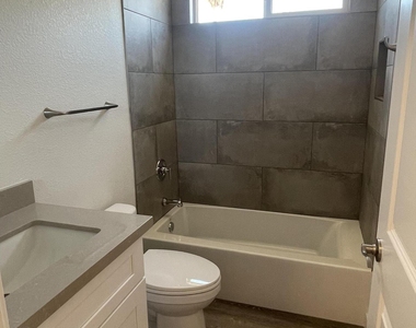 2920 E Michelle Drive - Photo Thumbnail 16