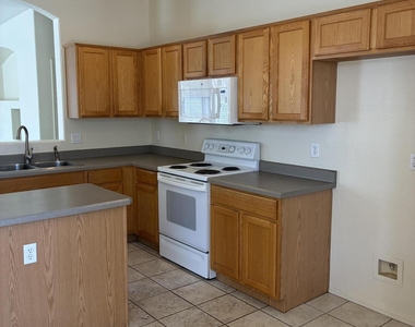 3317 E Park Avenue - Photo Thumbnail 5