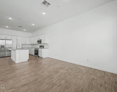 8232 E University Drive - Photo Thumbnail 3