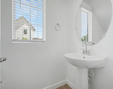 8232 E University Drive - Photo Thumbnail 12