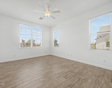 8232 E University Drive - Photo Thumbnail 5
