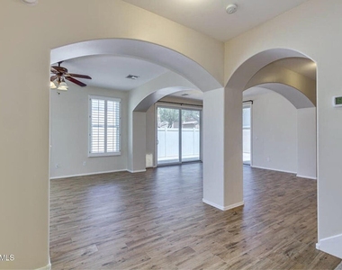 28934 N 124th Avenue - Photo Thumbnail 3