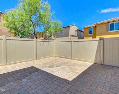 28934 N 124th Avenue - Photo Thumbnail 11