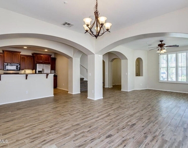 28934 N 124th Avenue - Photo Thumbnail 6