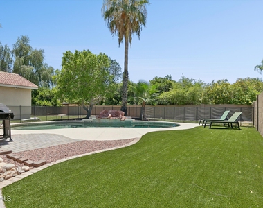 8611 W Foothill Drive - Photo Thumbnail 68