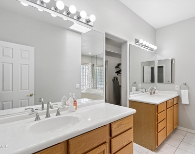 8611 W Foothill Drive - Photo Thumbnail 32