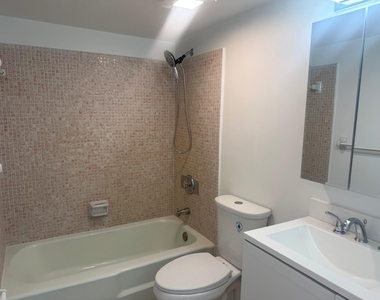 402 Lake Shore Drive - Photo Thumbnail 5