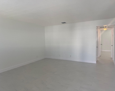 402 Lake Shore Drive - Photo Thumbnail 2