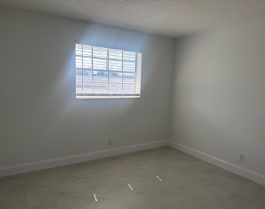 402 Lake Shore Drive - Photo Thumbnail 10