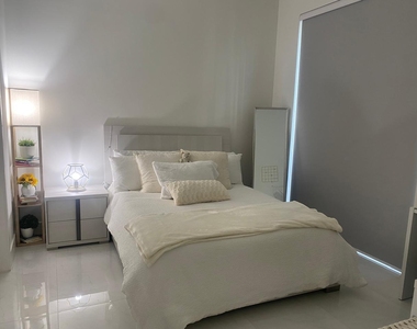 301 Altara Avenue - Photo Thumbnail 6