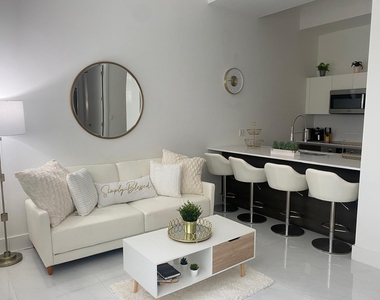 301 Altara Avenue - Photo Thumbnail 9