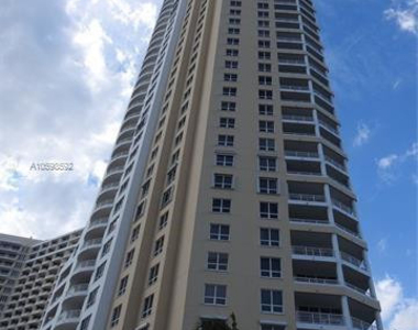 848 Brickell Key Drive - Photo Thumbnail 15