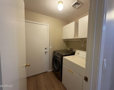 1547 E 10th Street - Photo Thumbnail 9