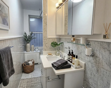 156 East 37th Street - Photo Thumbnail 2
