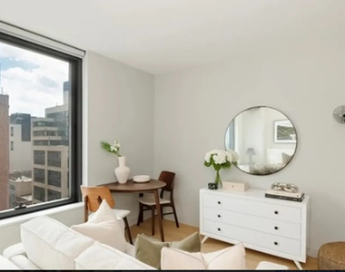  11th Avenue - Photo Thumbnail 6