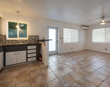 1528 Ne 33rd Street - Photo Thumbnail 4