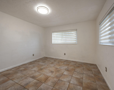 1528 Ne 33rd Street - Photo Thumbnail 10