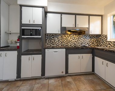 1528 Ne 33rd Street - Photo Thumbnail 7