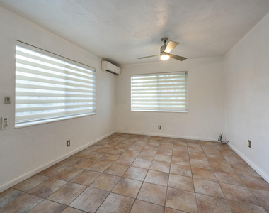 1528 Ne 33rd Street - Photo Thumbnail 3