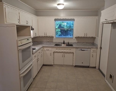 4205 N Nicklas Avenue - Photo Thumbnail 4