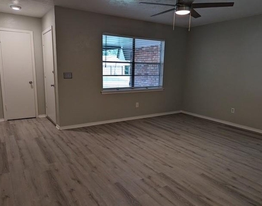 4205 N Nicklas Avenue - Photo Thumbnail 8