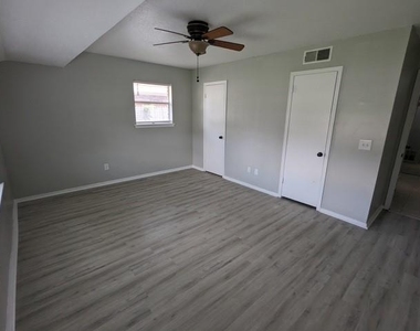 4205 N Nicklas Avenue - Photo Thumbnail 16