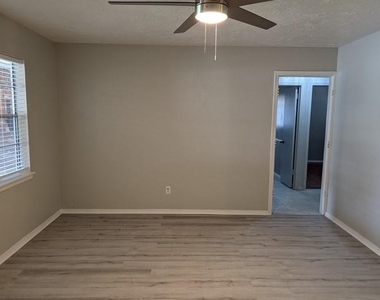 4205 N Nicklas Avenue - Photo Thumbnail 9