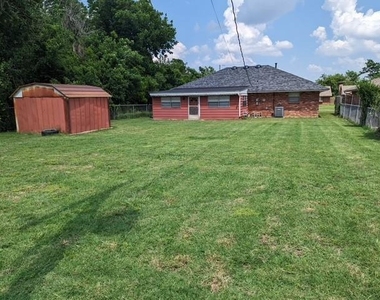 4205 N Nicklas Avenue - Photo Thumbnail 1
