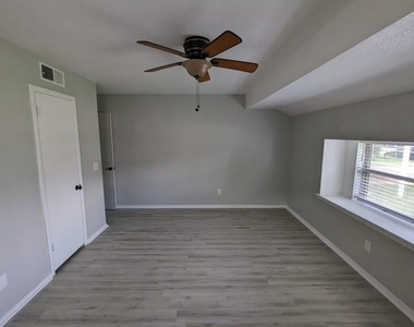 4205 N Nicklas Avenue - Photo Thumbnail 17