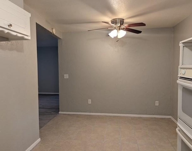 4205 N Nicklas Avenue - Photo Thumbnail 5