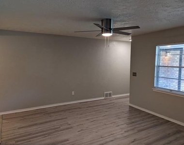 4205 N Nicklas Avenue - Photo Thumbnail 10