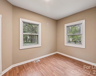 209 W Marsh Street - Photo Thumbnail 16