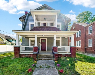 209 W Marsh Street - Photo Thumbnail 1