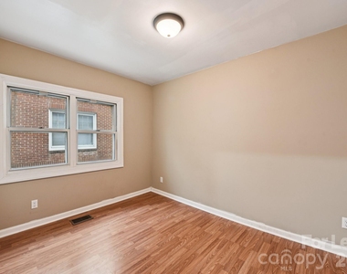 209 W Marsh Street - Photo Thumbnail 12