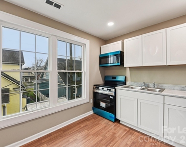 209 W Marsh Street - Photo Thumbnail 19