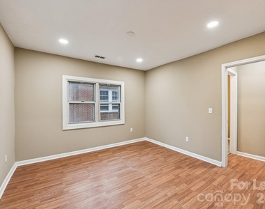 209 W Marsh Street - Photo Thumbnail 24
