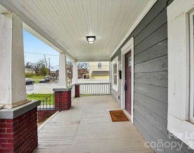 209 W Marsh Street - Photo Thumbnail 3